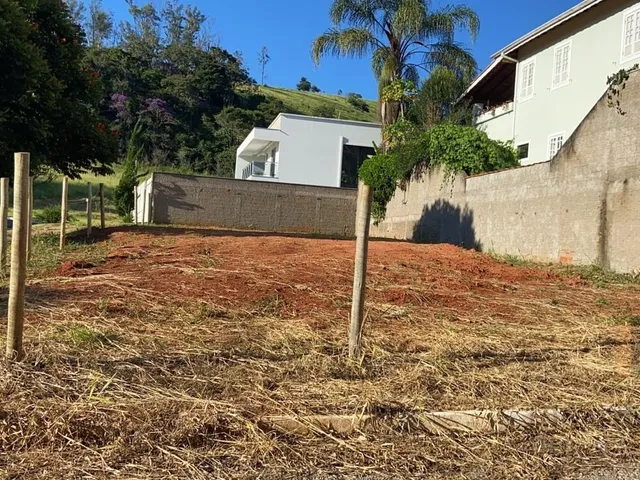 Imagem 2: Vendo lote todo plano com ótima localização no Pinheirinho, um dos últimos com essa