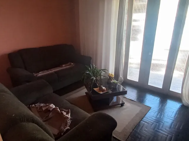 Imagem 2: Vendo casa com terreno amplo com edícula ao fundo e excelente localização no Sâo
