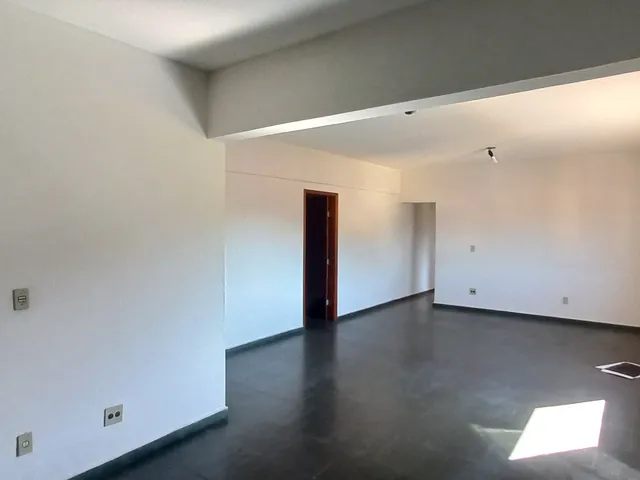 Imagem 7: Vendo ou alugo apartamento amplo no Santos Dummont, com 2 quartos, 2 WC, área de