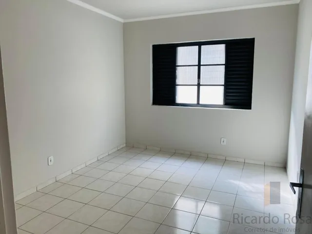 Imagem 16: Vendo amplo apartamento no calçadão, área central. São 4 dormitórios sendo 1 suíte