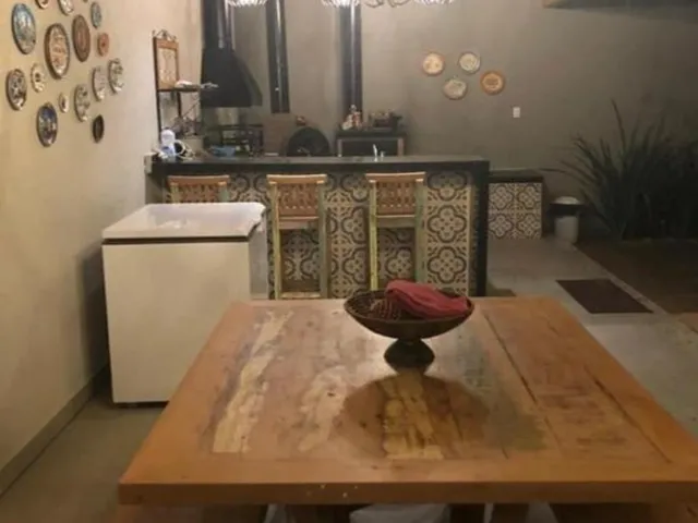 Imagem 2: Vendo ou troco uma casa linda no Pinheirinho, imóvel urbano em meio a natureza com muito