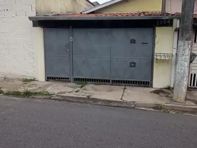 Imagem: A casa possui 2 Dormitórios, 2 Banheiros, 1 Vaga na