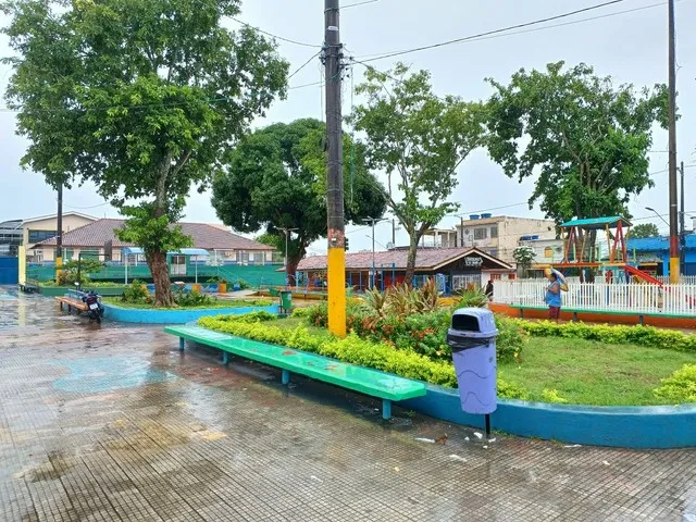 Imagem 6: Educandos Casa com Ponto Comercial de 2 Pavimentos