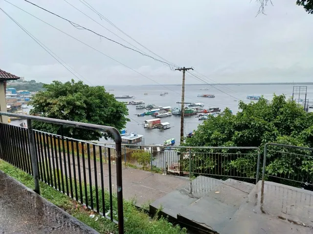 Imagem 4: Educandos Casa com Ponto Comercial de 2 Pavimentos