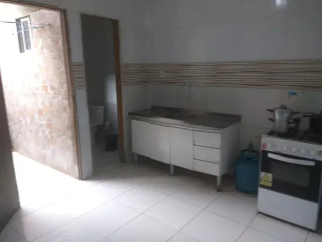 Imagem: A casa possui 2 Dormitórios, 1 Suíte, 2 Banheiros, 3