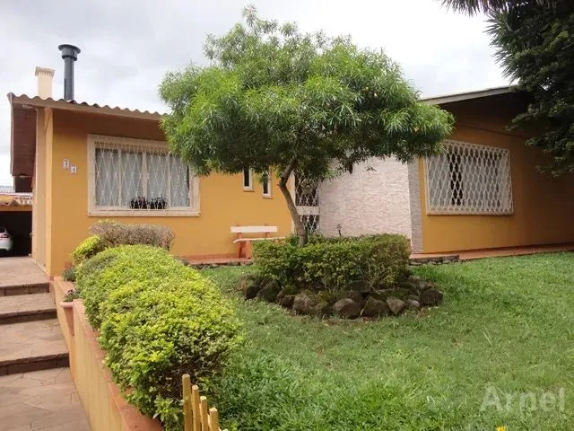 Imagem 1: Casa de 05 Dormitórios no Loteamento Moradia da Colina para Comprar