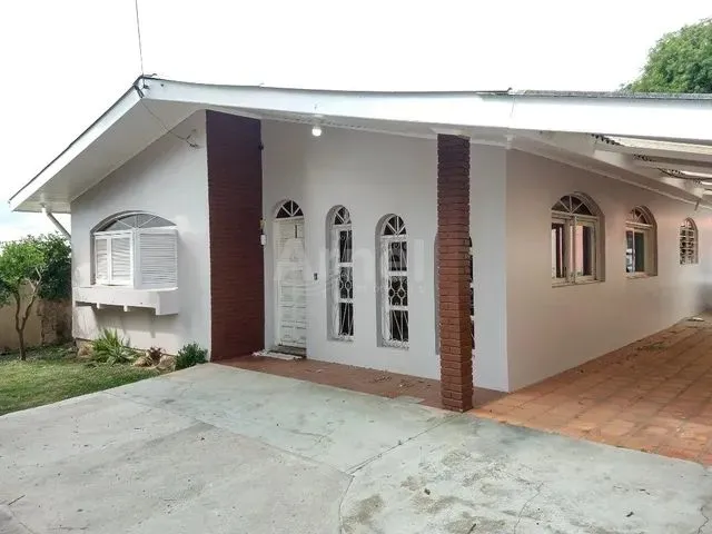 Imagem: Casa de 3 Dormitórios no Bairro Petrópolis