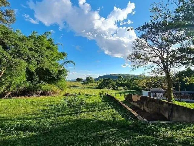 Imagem: Linda Fazenda Riquíssima em Água. Linda!