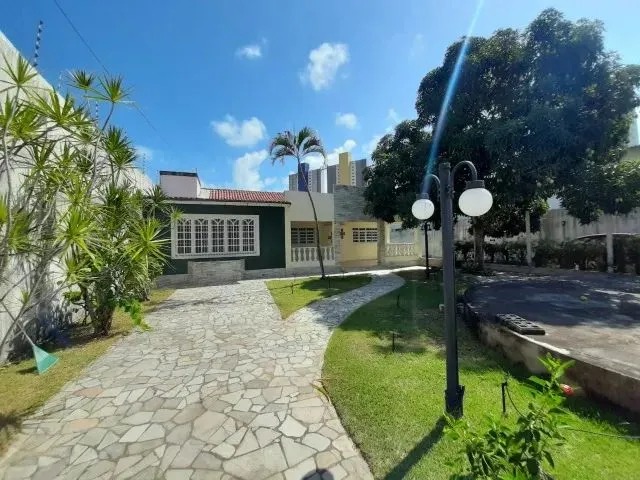 Imagem: Vendo Casa Duplex com 3 Suítes a 800 Metros