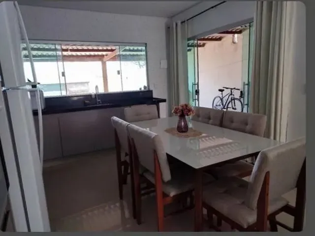 Imagem: A casa possui 2 Dormitórios, 2 Banheiros, 1 Vaga na