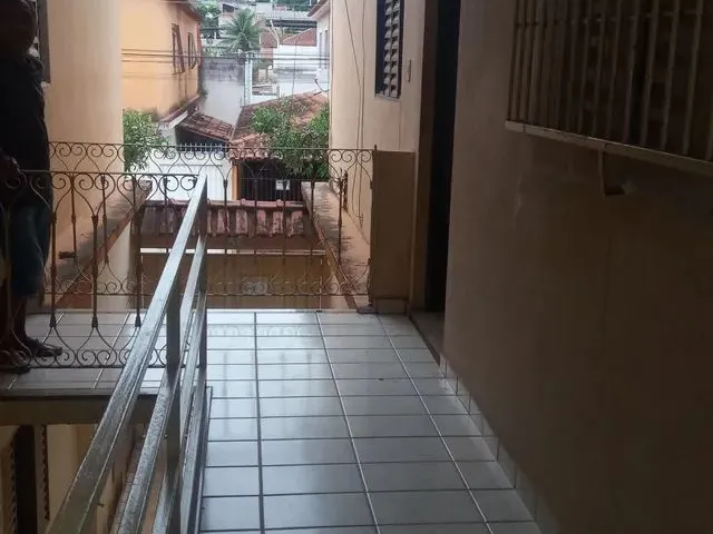 Imagem: A casa possui 2 Dormitórios, 1 Banheiro, 320m² de Área e