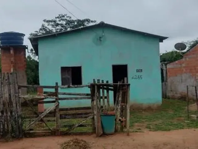 Imagem: A casa possui 2 Dormitórios, 1 Banheiro, 2 Vagas na
