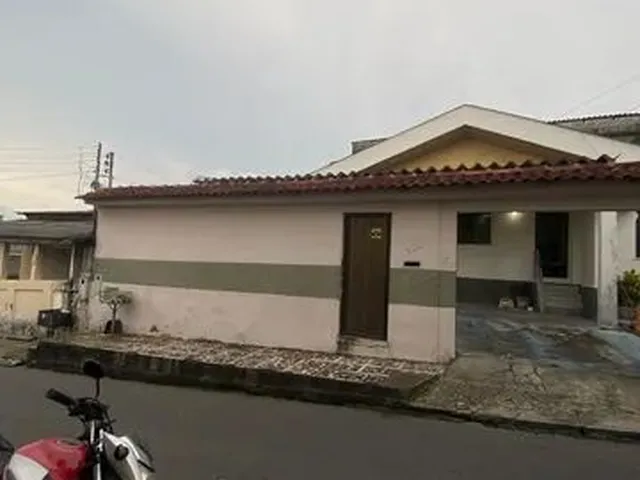 Imagem 1: Japiim 2 | 5 Dormitórios | Via Pública | Financia