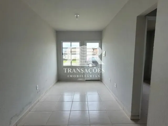 Imagem: A casa possui 2 Dormitórios, 1 Banheiro, 2 Vagas na
