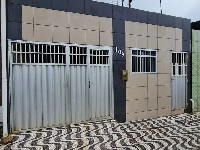 Imagem: A casa possui 2 Dormitórios, 1 Banheiro, 1 Vaga na garagem