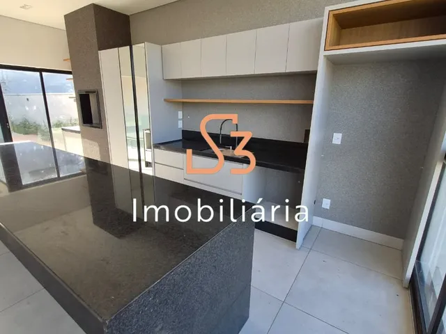 Imagem 9: Casa de luxo à venda ou locação em Uberlândia-MG, no bairro Granja Marileusa - 4