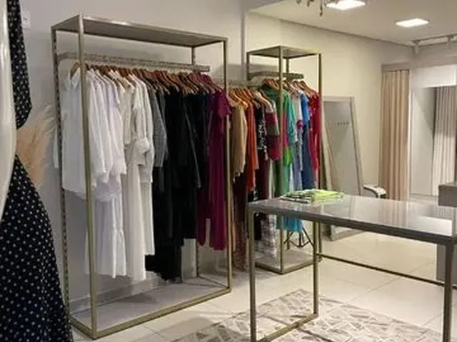Imagem 8: Loja de Roupas Galpão / depósito com venda por R$29.900