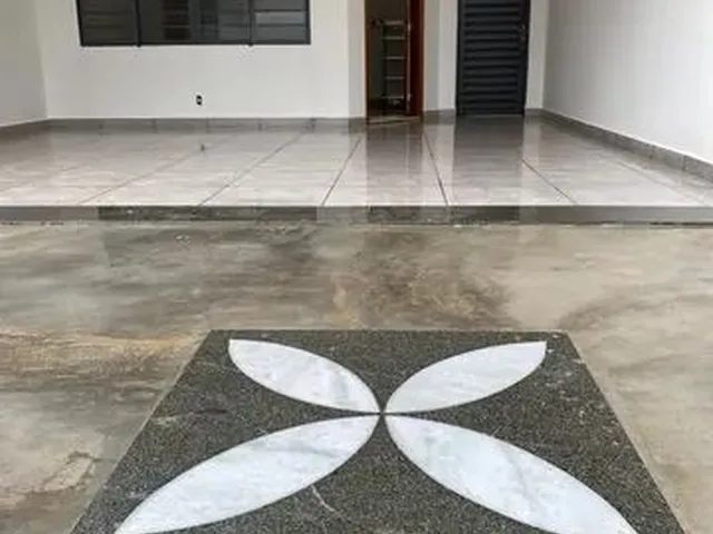 Imagem: A casa possui 3 Dormitórios, 1 Suíte, 2 Banheiros, 5