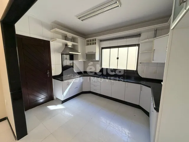 Imagem 3: Casa para locação 2 dormitórios 01 suíte, piscina, Ressacada Itajaí SC