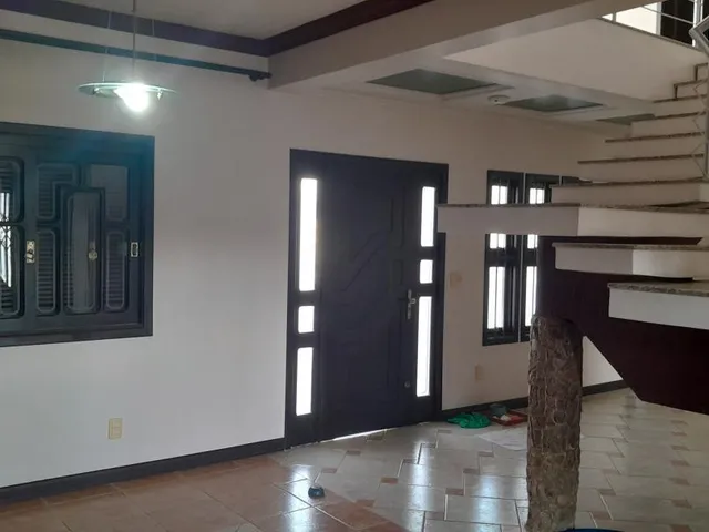 Imagem 5: Magnifico Sobrado com 03 suítes todos com sacadas, semimobiliado bem localizado em