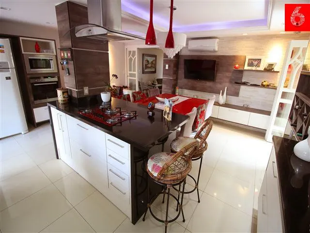 Imagem 2: Casa-Sobrado-Condomínio com 5 Dormitorio(s) localizado(a) no bairro Parque da Matriz em