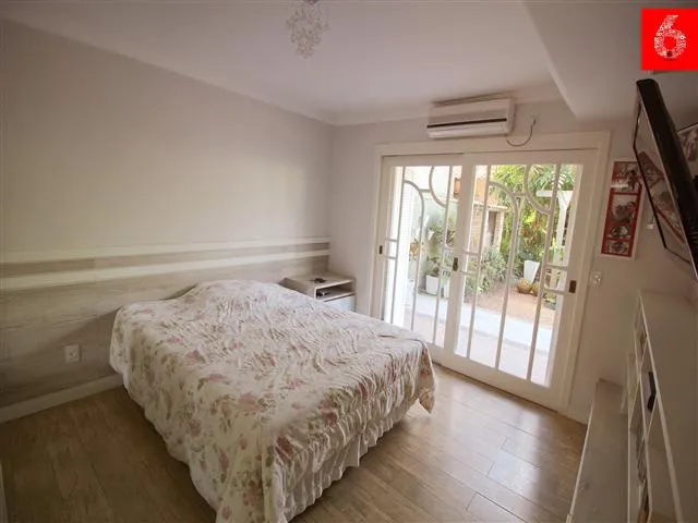 Imagem 8: Casa-Sobrado-Condomínio com 5 Dormitorio(s) localizado(a) no bairro Parque da Matriz em