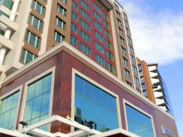 Imagem 2: Loja com Vitrine para a Galeria do Edifício Koerich Empresarial Rio Branco