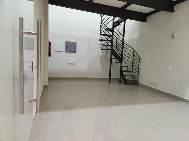 Imagem 3: Loja com Vitrine para a Galeria do Edifício Koerich Empresarial Rio Branco