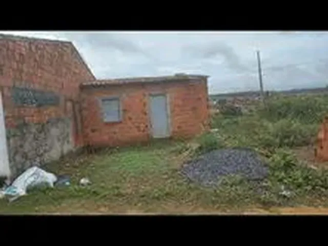 Imagem: A casa possui 2 Dormitórios, 1 Banheiro, 1 Vaga na garagem