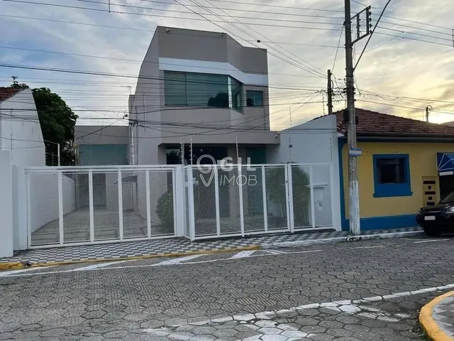 Imagem: A loja possui 6 Banheiros, 6 Vagas na garagem, 420m² de