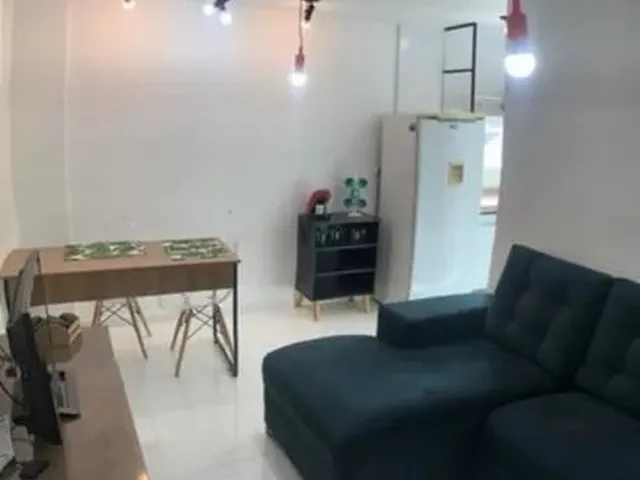 Imagem: O apartamento possui 2 Dormitórios, 2 Banheiros, Acomodam