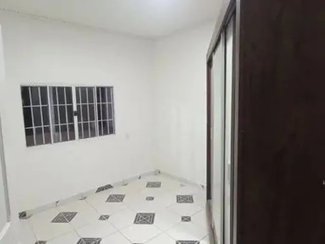 Imagem: A casa possui 2 Dormitórios, 2 Banheiros, 2 Vagas na