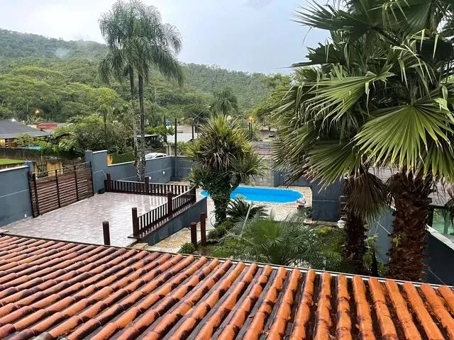 Imagem 1: Casa Praia com Piscina e Lago com Carpas