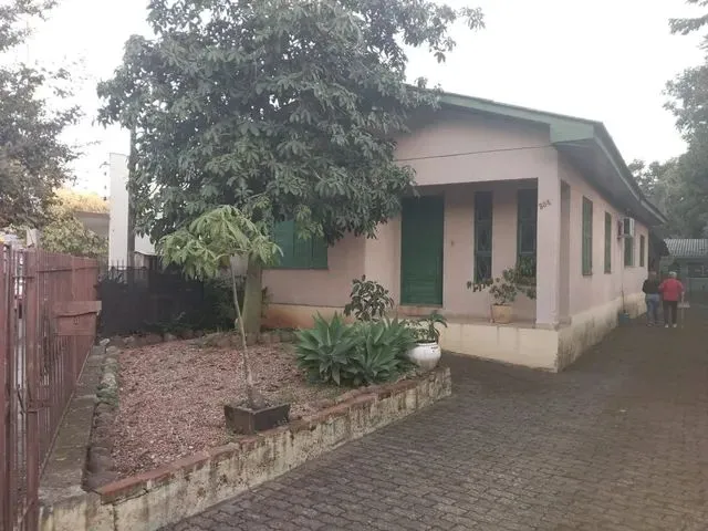 Imagem: Barbada Terreno 715 M2 com 2 Casas de 200
