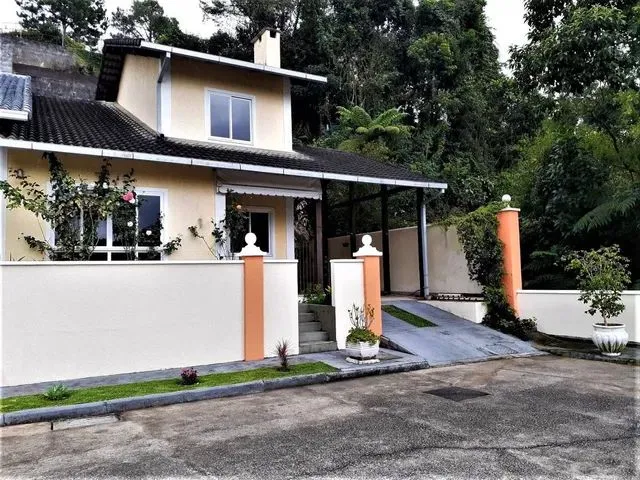 Imagem: Locação. Casa em Condomínio - Teresópolis