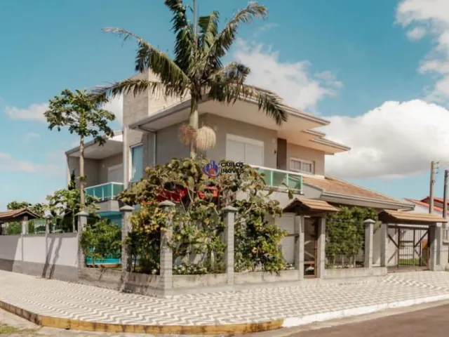 Imagem 1: Casa à Venda em Curumim, Capão da Canoa - Piscina e Churrasqueira - Imperdível!