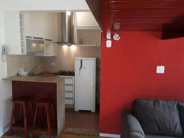 Imagem: O studio possui 1 Dormitório, 1 Banheiro, 2 Vagas na
