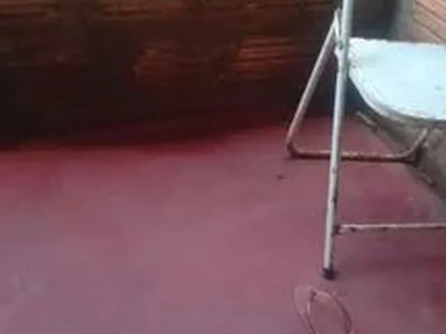 Imagem: A casa possui 3 Dormitórios, 2 Banheiros e está