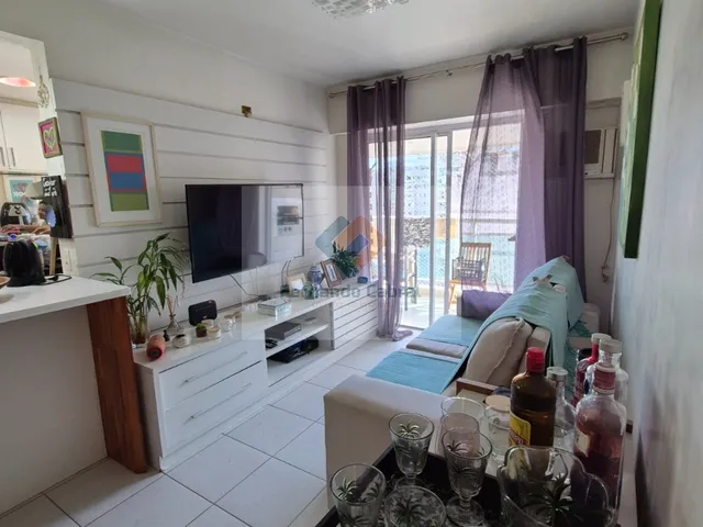 Imagem: O apartamento possui 2 Dormitórios, 1 Suíte, 2 Banheiros,