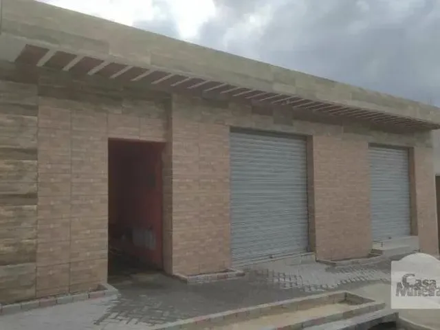 Imagem: Lote 360 M2 com Duas Lojas e Dois Barracões