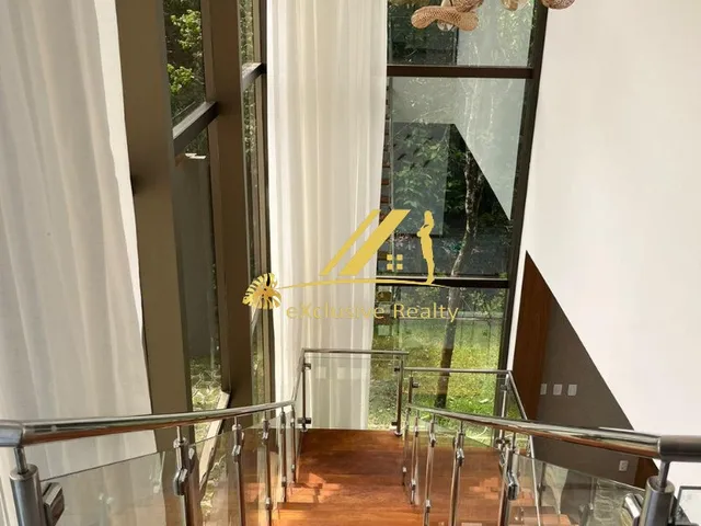 Imagem 4: Casa com arquitetura moderna em Praia do Forte, localizada em condomínio com