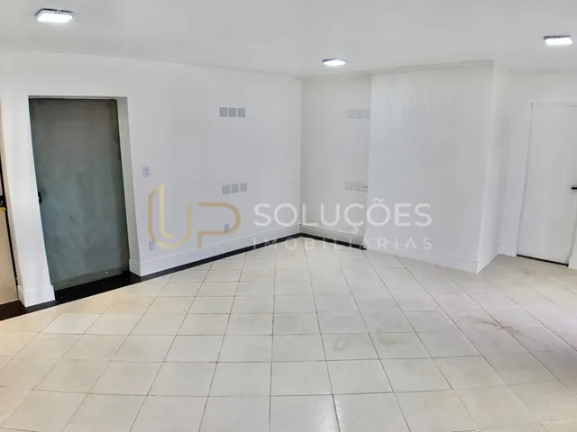 Imagem 7: Casa Térrea em Condomínio com 3 Suítes, Piscina Aquecida e Energia Solar + 600m² de