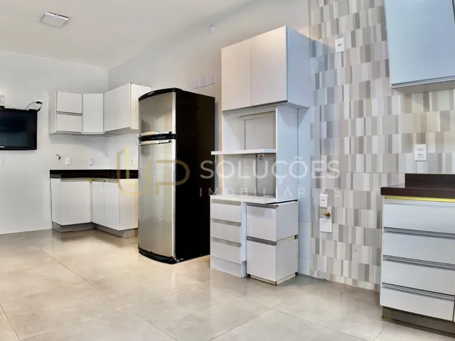 Imagem 11: Casa Térrea em Condomínio com 3 Suítes, Piscina Aquecida e Energia Solar + 600m² de