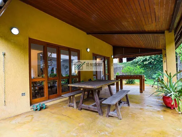 Imagem 2: Casa rústica à venda na Granja Viana II em Cotia com 4 suítes, piscina, energia solar