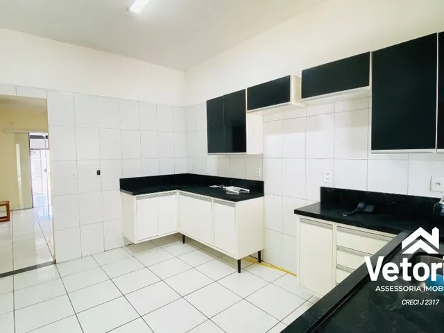Imagem 3: Casa para aluguel - 2 quartos, com 01 suíte, closet, piscina e energia solar