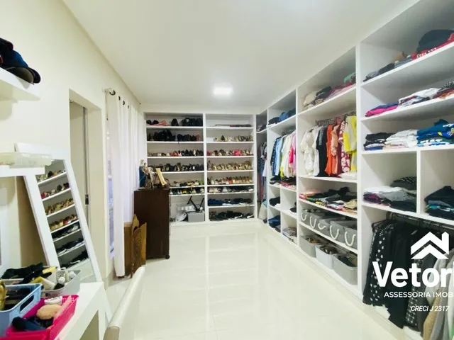 Imagem 4: Casa Luxo à venda - 04 suítes, sendo 01 com closet, piscina com cascata, grande área