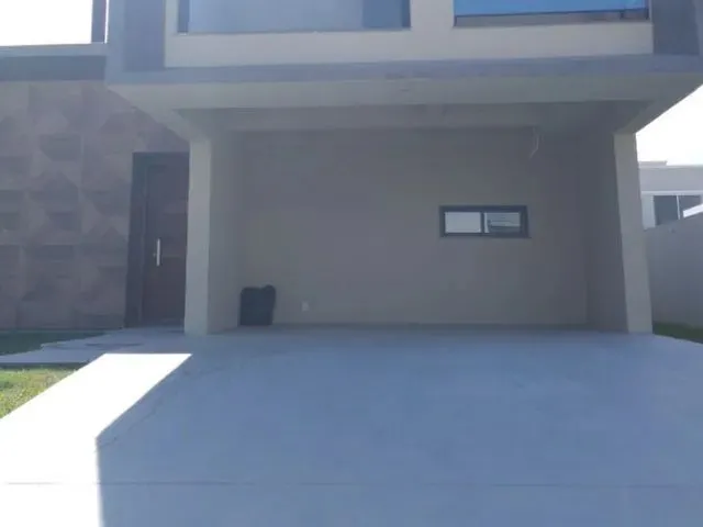 Imagem: Casa de Dois Pisos Alto Padrão Padrão