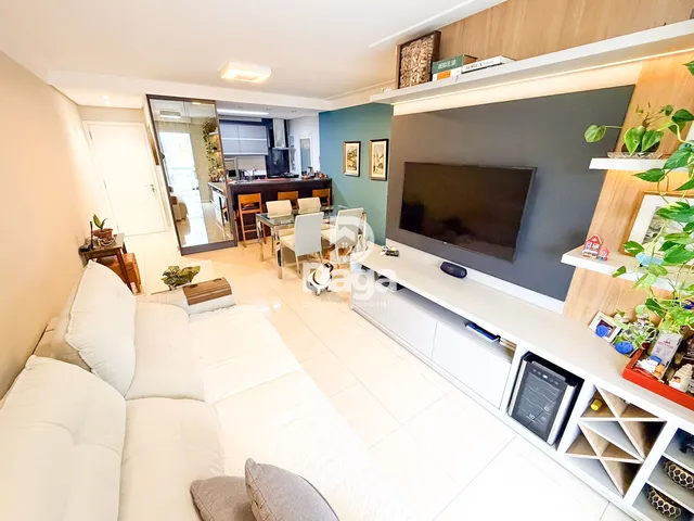 Imagem: O apartamento possui 6 Dormitórios, 1 Suíte, 2 Banheiros,