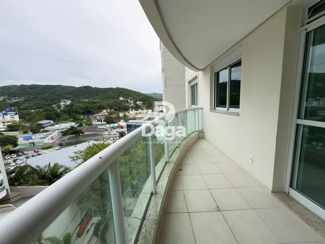 Imagem: O apartamento possui 5 Dormitórios, 1 Suíte, 2 Banheiros,
