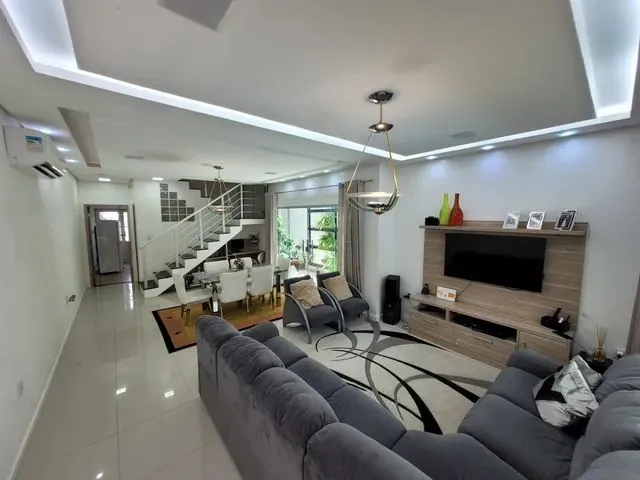 Imagem: Vendo Linda Casa Duplex com 4 Suítes, Porteira
